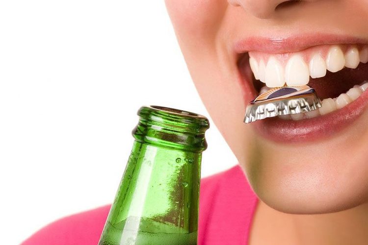 عادت های نامناسب استفاده از دندان
