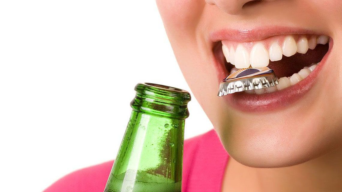 عادت های نامناسب استفاده از دندان